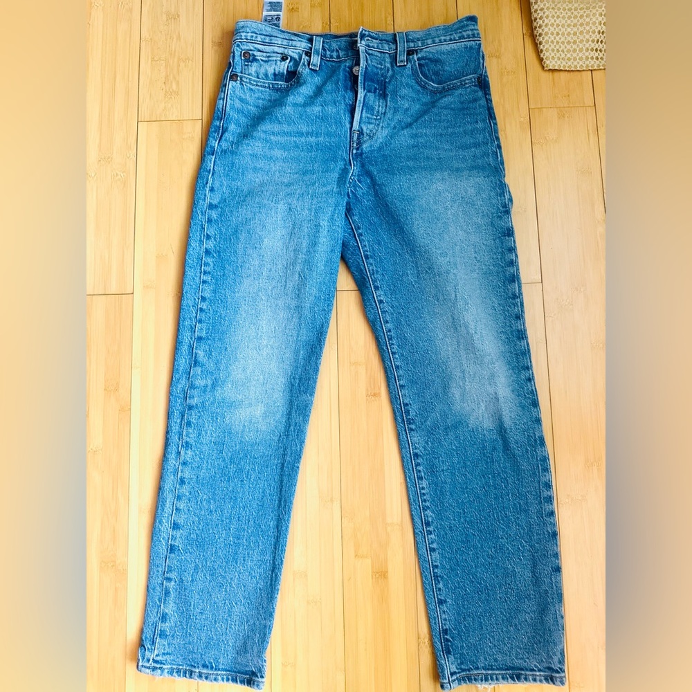 Women’s Levi’s wedgie straight leg jean.